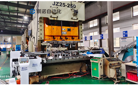 250T沖床三次元機(jī)械手，BYD新能源汽車(chē)